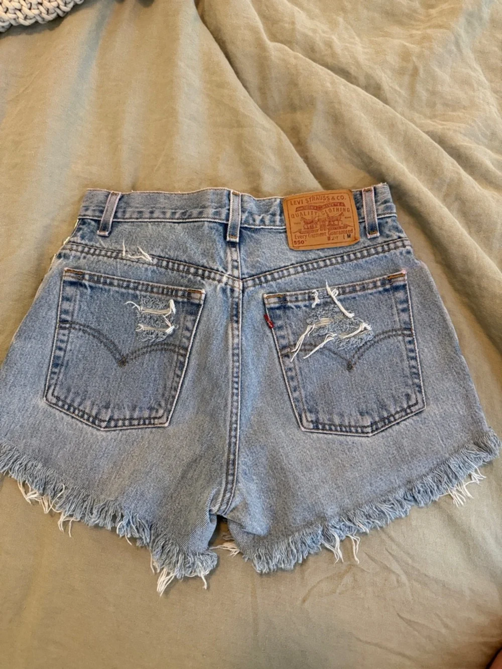 Levi’s 550 Custom Leopard Stud Shorts - Light Blue - Picture 5 of 7